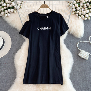 Đầm hai mảnh nữ mùa hè 2023 kiểu Hồng Kông, áo thun cổ tròn trễ vai, chân váy denim lưng cao - Product Image 4