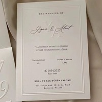 Invitation de mariage personnalisée blanche gaufrée avec nœud en mousseline, date personnalisée et enveloppe – Carte d'invitation de mariage de luxe
