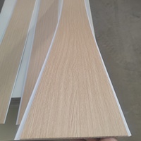 Décoration intérieure moderne, panneau de plafond en PVC à grain de bois 3D, carré, brillant, imperméable, ignifuge, écologique, grille de plafond