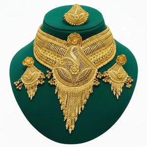 Collier sautoir plaqué or 24 carats, collier élégant et tendance offrant un détail de plaque élégant pour une mode inspirée du luxe - Product Image 1