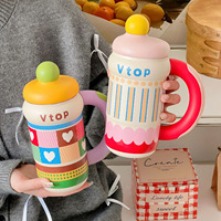 Gobelet isotherme personnalisé en gros avec motif de dessin animé, grande poignée incurvée, deux couvercles optionnels, tasse à eau anti-fuite pour enfant, cadeau promotionnel