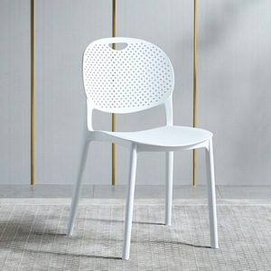 Chaise de salle à manger en plastique d'excellente qualité bon marché moderne italienne chaise de restaurant de café en PP - Product Image 1