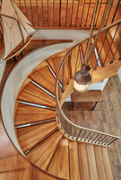 Solution d'escalier circulaire élégante sur mesure, escalier en colimaçon en bois moderne et luxueux pour l'intérieur de la maison