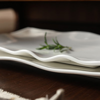 Vente en gros d'usine, assiettes à dîner en céramique blanche personnalisées, imprimées, 8-10 pouces, vaisselle en grès pour utilisation en restaurant