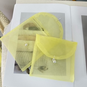 Pochette en organza Chuanghua avec bouton perlé, pochette en organza polyester pour emballage cadeau avec logo personnalisé - Product Image 2