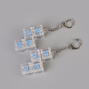 Msiches Keycaps: <span class=keywords><strong>Portachiavi</strong></span> Fidget a LED con Design Personalizzato, a Forma di Tastiera, Multicolore, con Effetto Click - Product Image 3