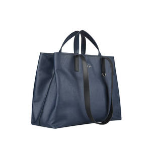 Sac fourre-tout minimaliste, durable, imperméable, léger, design, Neue Twin Crossbody Tote Bag - Product Image 3