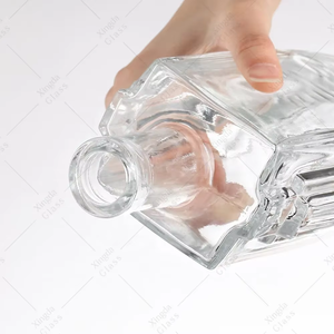 Botella de Vidrio Transparente Única para Whisky, Brandy, Vodka y Ginebra, con Logotipo Personalizado de Alta Calidad - Product Image 2