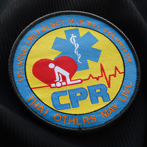 Produttore tessuto personalizzato Patch di ferro su cucire su paramedico di soccorso uniforme di emergenza ricamato toppe - Product Image 1