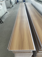 Precio de azulejo de techo decorativo Panel de techo laminado que cubre la tira de ranura de lengüeta suspendida falsa Techo de plástico PVC