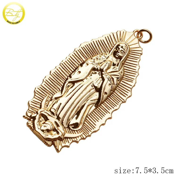 Collar personalizado collar de accesorios etiqueta hacer decoración logotipo en relieve de metal de oro colgantes para las mujeres adornos