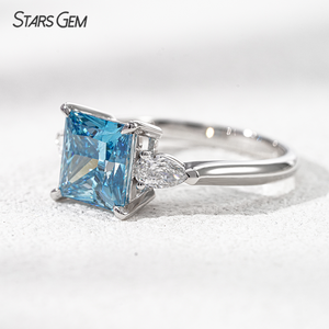 Bague trois pierres en or blanc 10 carats certifiée IGI Starsgem, diamant bleu fantaisie de 3 carats, taille princesse, cultivé en laboratoire - Product Image 3