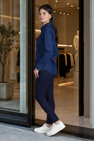 Chemise en jean indigo foncé pour femme, coupe ajustée, manches longues, chemisier en jean vintage bleu marine, haut boutonné décontracté