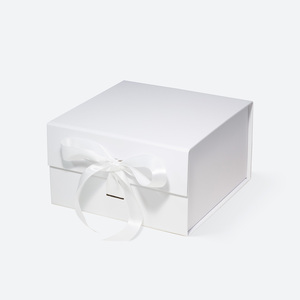 Caja de Regalo con Tapa Magnética Negra, Venta al por Mayor, Diseño de Logotipo Personalizado Disponible, Caja de Regalo Cuadrada Profunda A6 con Cinta - Product Image 4