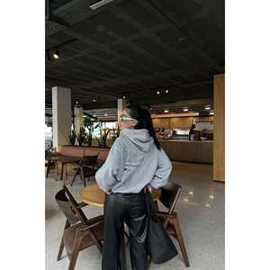 Sweat-shirt et sweat à capuche gris imprimé surdimensionné pour femme - Product Image 3