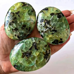 Pierre de préhnite verte naturelle polie, pierre de méditation, cristal de guérison pour le Reiki, l'équilibrage énergétique, vente en gros - Product Image 6