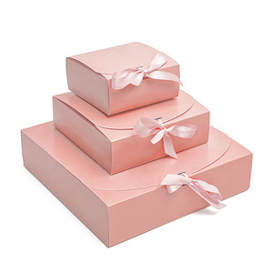 Boîtes pliantes de cadeau en papier de carton blanc personnalisé avec fermeture à ruban Emballage de boîte de papier pliable de mode - Product Image 3
