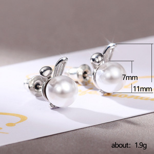 Orecchini a perno con perle a forma di orecchie di coniglio per donna, accessori minimalisti e carini per l'uso quotidiano - Product Image 5