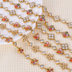 Bracelet en laiton plaqué or avec pendentifs cœur, trèfle et poire, serti de zircons et diamants, pour femme - Collection CM YIM - Product Image 4