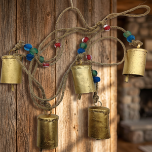 Campana de Viento Rústica de Hierro con Campanas Doradas y Cuentas Coloridas para Decoración del Hogar, Estilo Arte Folclórico, Moda Deportiva de Año Nuevo - Product Image 4