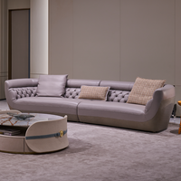 Canapé en cuir de luxe italien au design original, lignes droites, avec pieds en acier inoxydable et rembourrage en éponge