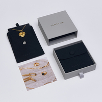 Emballage de voyage de bijoux imprimés avec logo personnalisé Pochette et boîte de sac à bijoux en microfibre à bouton pression