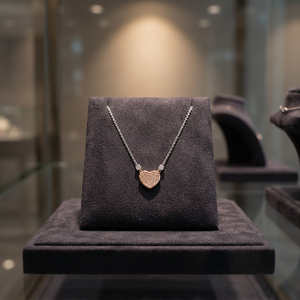Elegante Collar con Motivo de Corazón, Joyería Fina de Oro Sólido para Venta al por Menor, Hecho a Mano por Heerak Diamonds - Product Image 1
