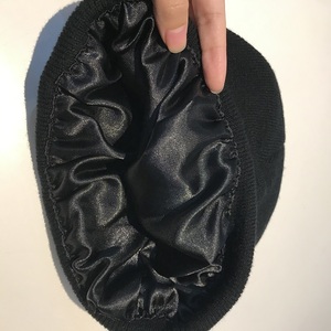 Bonnets d'hiver tendance pour femmes, bonnets en tricot personnalisés doublés <span class=keywords><strong>de</strong></span> <span class=keywords><strong>soie</strong></span> <span class=keywords><strong>satin</strong></span>ée - Product Image 2