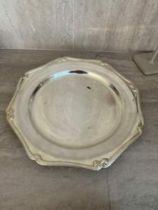 Achetez des assiettes de luxe en acier inoxydable avec un plateau rond décoratif vintage pour la restauration, les buffets et les dîners à domicile - Product Image 2