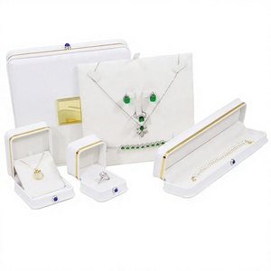Boîte à bagues de mariage élégante et luxueuse en cuir gris avec perles, ensemble de sept pièces carrées, conteneur à bijoux pour cadeaux - Product Image 3