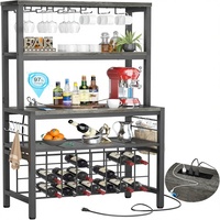 Mesa Moderna para Botellas de Vino con Tomacorriente, Mueble Bar de Vino Rectangular de Metal con Recubrimiento en Polvo, Soporte para Copas de Licor