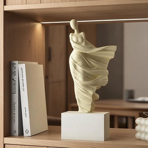 Sculpture abstraite féminine en fibre de verre sur mesure, statue élégante de femme pour la décoration intérieure du salon et de l'hôtel - Product Image 6