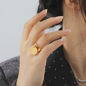 <span class=keywords><strong>Bague</strong></span> minimaliste en acier inoxydable <span class=keywords><strong>de</strong></span> couleur or avec grand pendentif rond, bagues pour les doigts, cadeaux d'anniversaire à la mode pour femmes <span class=keywords><strong>2022</strong></span> - Product Image 5