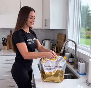 Sacs pliables en gros sans BPA de 5 litres pour eau Kangen dorée, pochette à bec verseur pour eau alcaline avec buse - Product Image 2