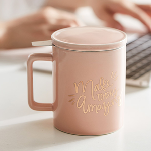 Tasse à thé en céramique rose avec logo doré avec couvercle et infuseur en acier inoxydable - Product Image 2
