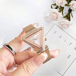 Reloj cronógrafo de cuarzo con banda de acero inoxidable y aleación de dibujos animados para mujer - Product Image 3