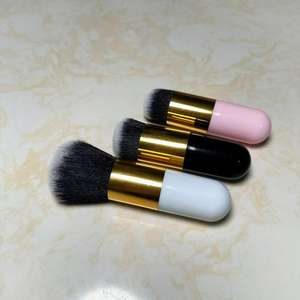 Pennello per Trucco Vegano Sintetico di Lusso Miniaturizzato con Logo Personalizzato, Pennello Kabuki da Viaggio Bianco e Oro per <span class=keywords><strong>Fondotinta</strong></span> e Blush - Product Image 6