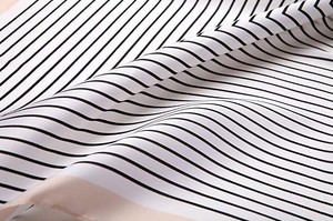 Design personalizzato stampa sublimazione donna sciarpa <span class=keywords><strong>per</strong></span> <span class=keywords><strong>capelli</strong></span> raso collo quadrato bandana - Product Image 5