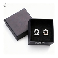 Boîte à bijoux en carton imprimé avec logo personnalisé forme carrée moderne pour petits cadeaux-collier bague boucle d'oreille pour le stockage de bijoux