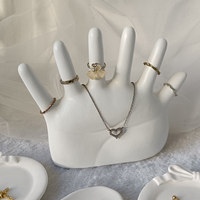 Support de Présentation Créatif pour Bagues et Colliers – Mannequin Main Articulée – Présentoir à Bijoux – Accessoire Photo