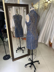 فساتين أنيقة رمادية قصيرة مطرزة ومزينة بالخرز لأم العروس مناسبة لحفلات العودة للوطن والكوكتيل وأعياد الميلاد - Product Image 4