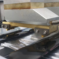 Machine de remplissage liquide Machine de remplissage et de scellage de gobelets en plastique entièrement automatique Machine de remplissage de scellage de gobelets rotatifs par thermoformage