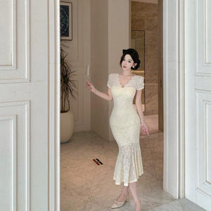 Robe de plage sexy en dentelle, élégante et raffinée, taille cintrée, coupe ajustée, amincissante, jupe queue de poisson enveloppante - Product Image 2