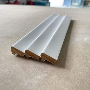 Moldura de Pino Blanco Imprimado de Alta Calidad para Esquinas Interiores, Suministro de Fábrica para Uniones de Pared, Techo y Suelo, Venta al por Mayor - Product Image 3
