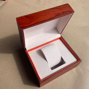 กล่องนาฬิกาหรูจากโรงงานโดยตรง พร้อมโลโก้สั่งทำพิเศษและภายในบุผ้ากำมะหยี่ สำหรับบรรจุภัณฑ์นาฬิกาแบรนด์ไฮเอนด์สำหรับผู้ชาย กล่องของขวัญนาฬิกา - Product Image 1