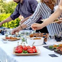 Assiettes jetables carrées en bambou compostables BOFA 7 pouces, compatibles micro-ondes, biodégradables, pour fêtes et dîners