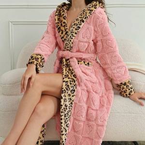 <span class=keywords><strong>Accappatoio</strong></span> di Lusso Autunno-Inverno 2025, Spesso e Peloso con Motivo a Cuore <span class=keywords><strong>Jacquard</strong></span>, Inserti Leopardati, Cappuccio - Product Image 4