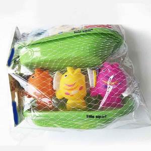 Ensemble <span class=keywords><strong>de</strong></span> jouets <span class=keywords><strong>de</strong></span> <span class=keywords><strong>bain</strong></span> en caoutchouc publicitaire personnalisé, navire <span class=keywords><strong>pirate</strong></span> en vinyle et petits poissons qui font des jets d'eau - Product Image 3