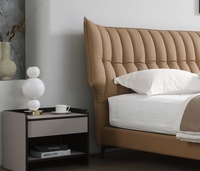 Lit double moderne élégant avec couche supérieure en cuir de vachette haute densité Cadre en mélèze russe Lits en bois massif en bois de pin doux