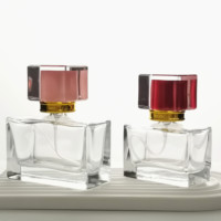 Flacon de parfum rectangulaire de luxe en verre borosilicate 50 ml avec capuchon pulvérisateur et pompe, couvercles roses sérigraphiés, MOQ 100 pièces
